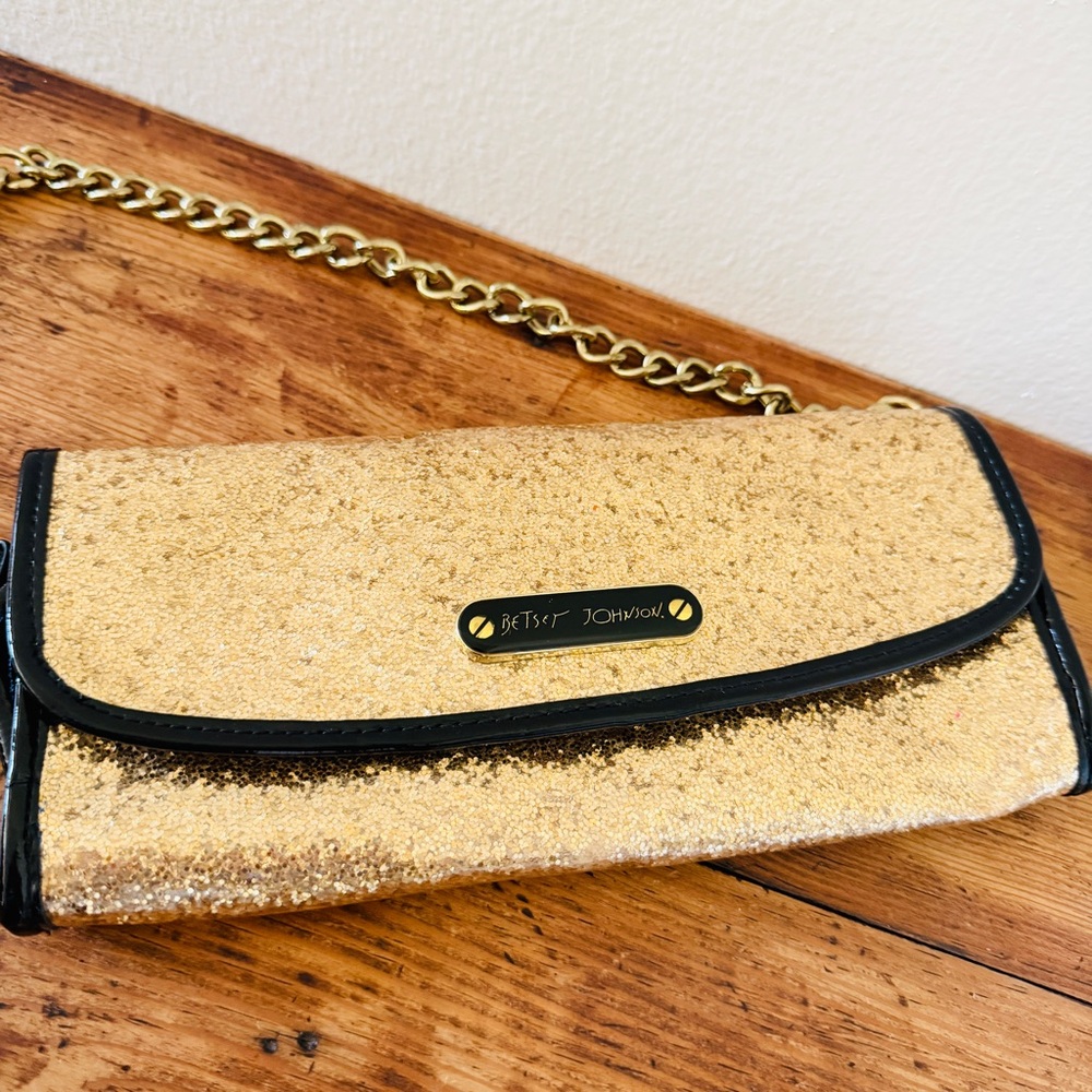 Betsey Johnson Gold Glitter Clutch Purse with Shoulder Bag Chain - Picture 5 of 10